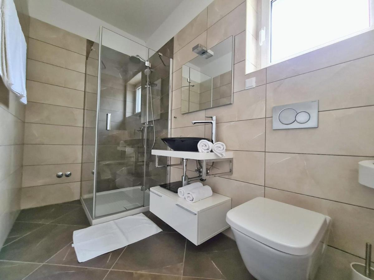 Spacious Villa With Pool, Indoor Jacuzzi And Sauna Near Porec Višnjan 외부 사진