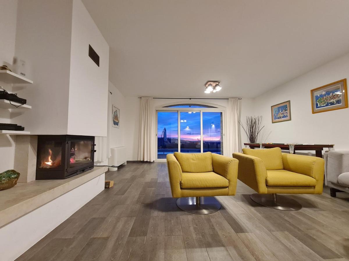 Spacious Villa With Pool, Indoor Jacuzzi And Sauna Near Porec Višnjan 외부 사진