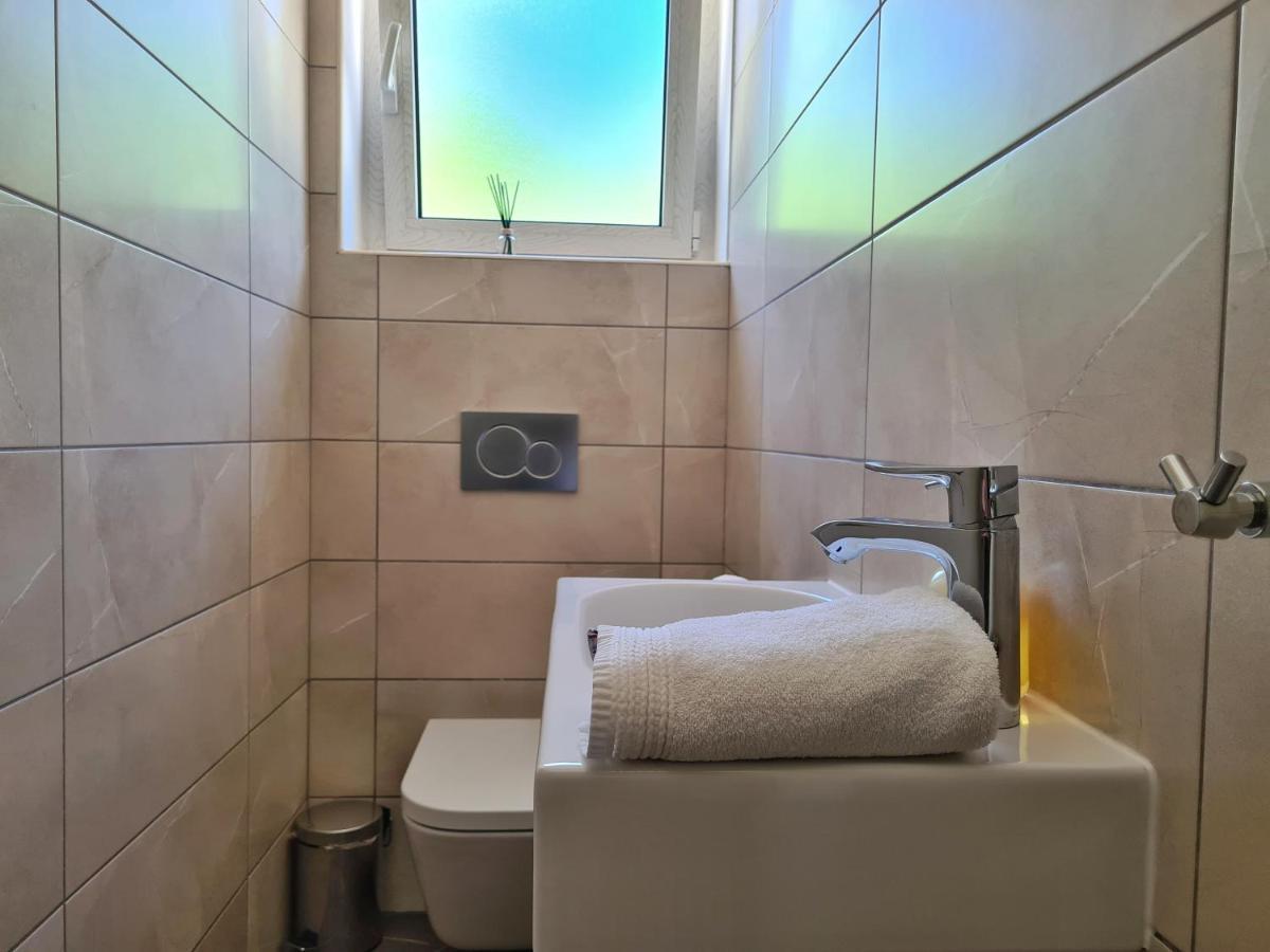 Spacious Villa With Pool, Indoor Jacuzzi And Sauna Near Porec Višnjan 외부 사진